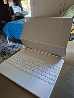 Apple Magic Keyboard 12.9 inch (read desc)