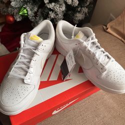 New Nike Dunk Low Valentine's Day Yellow Heart -  Size US Women 11