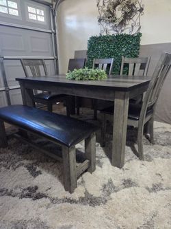 Rustic Farm Style Normal Height Table set with its 4 Maching***Delivery Is Available ***