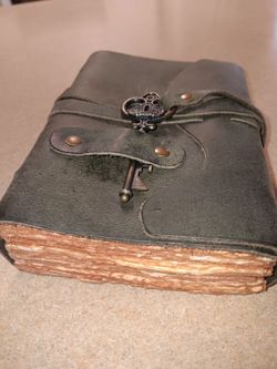 VINTAGE STYLE JOURNAL/ SKETCH BOOK.  PLEASE CHECK OUT ALL PICTURES.  THANK YOU