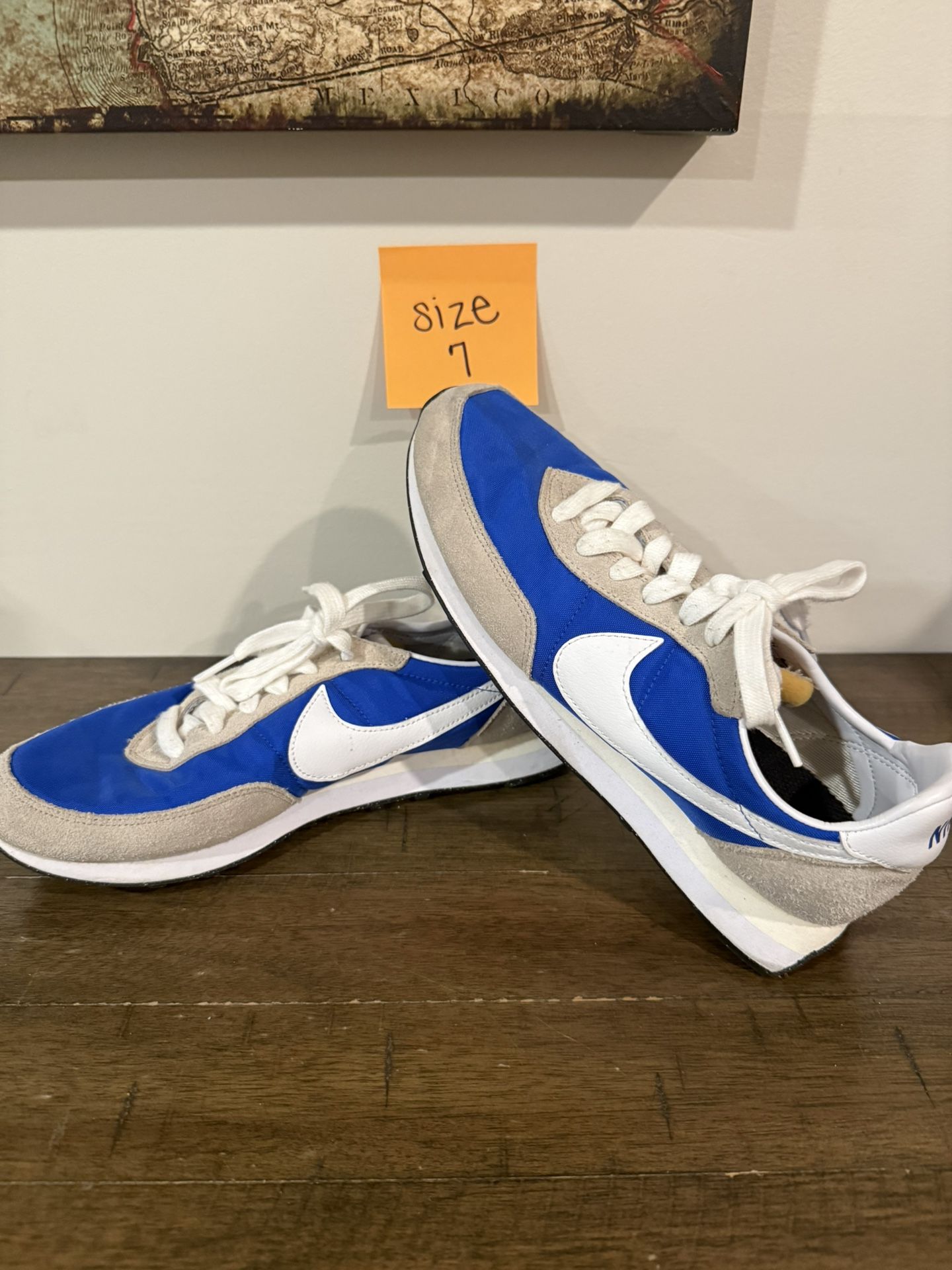 Nike size 7 Men Women 8.5