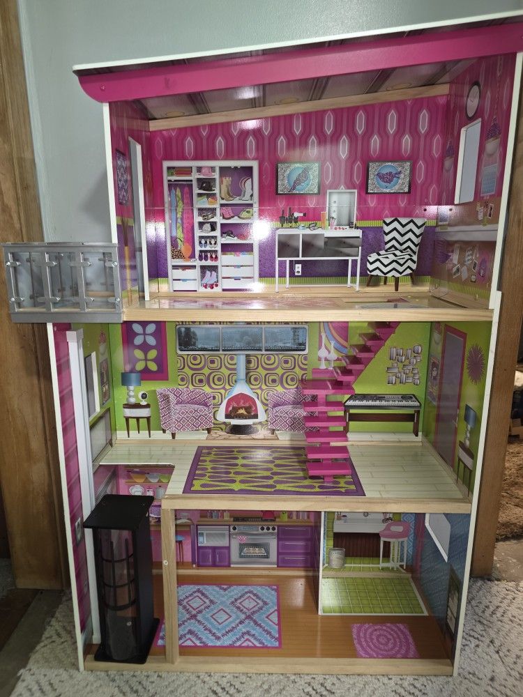 Doll Houses, Dolls And Accessories