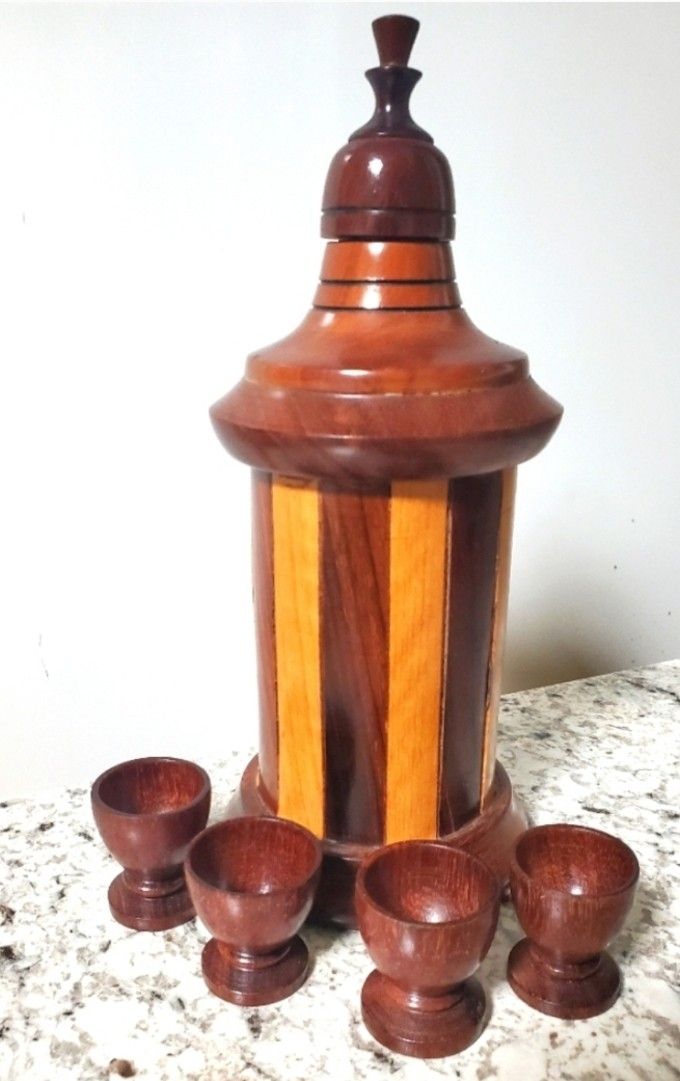 Vintage Custom Carved Wooden Decanter with 4 Shot Glass÷
