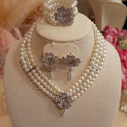 VINTAGE LOOKING FAUX PEARL 3 PIECE SET 
