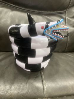 Bettleguise popcorn bucket