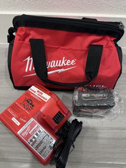 Milwaukee M18 5.0ah XC battery set with charger & Bag. BRAND NEW