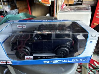 2021 FORD BRONCO WILDTRAK DARK BLUE 1:18 MAISTO OPENING HOOD DOORS & TRUNK