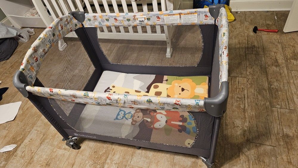 Portable Pack n' Play - Travel Crib
