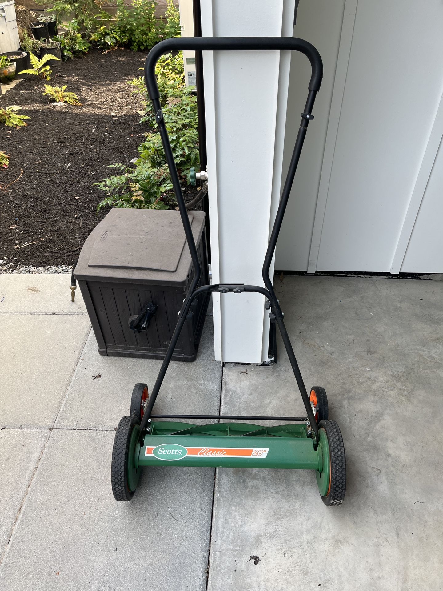 Scott’s Classic 20” Push Reel Lawn Mower