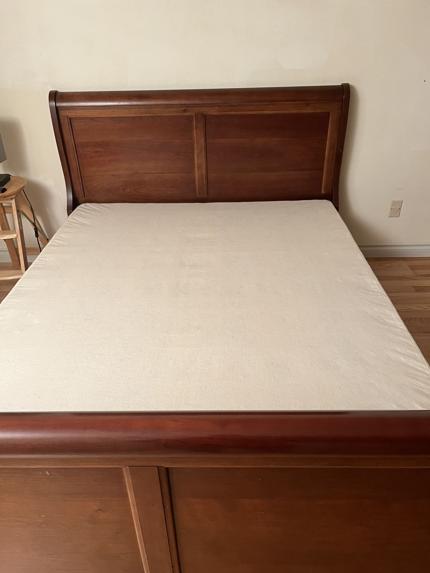 *PENDING* Solid Wood Queen Size Bed & Box Spring