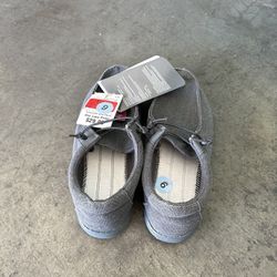 Men's lightweight casual shoes$8