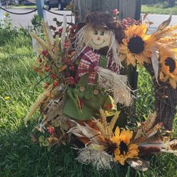 Beautiful Scarecrow N Sunflower Wreath