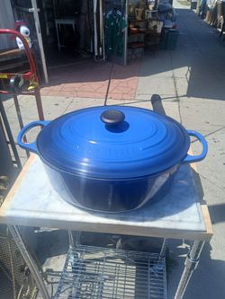 Le Creuset Enameled Cast Iron Signature Oval Dutch Oven