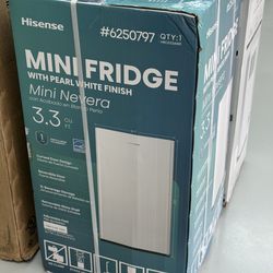 NEW! Hisense 3.3-cu ft Mini Fridge (White) ENERGY STAR