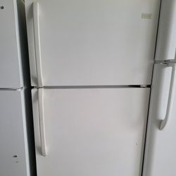 Frigidare Refrigerator Working Perfectly Fine Very Clean I Can Deliver To You 90 Days Warranty 