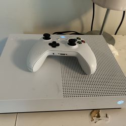 Xbox 1 With Controller and Cords