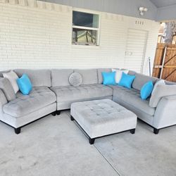 Cindy Crawford Sectional Great Condition No Rips Or Tears 