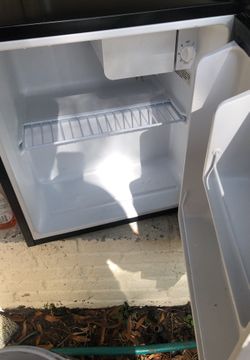 Mini refrigerator