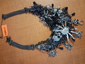 Artistic Chocker Type Necklace New..very cool exotic design. I'm located at 1224 w.wilson ave Chicago IL 60640 . cash only please