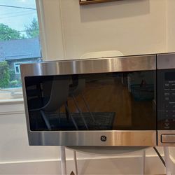 Free GE Countertop Microwave – Needs Repair