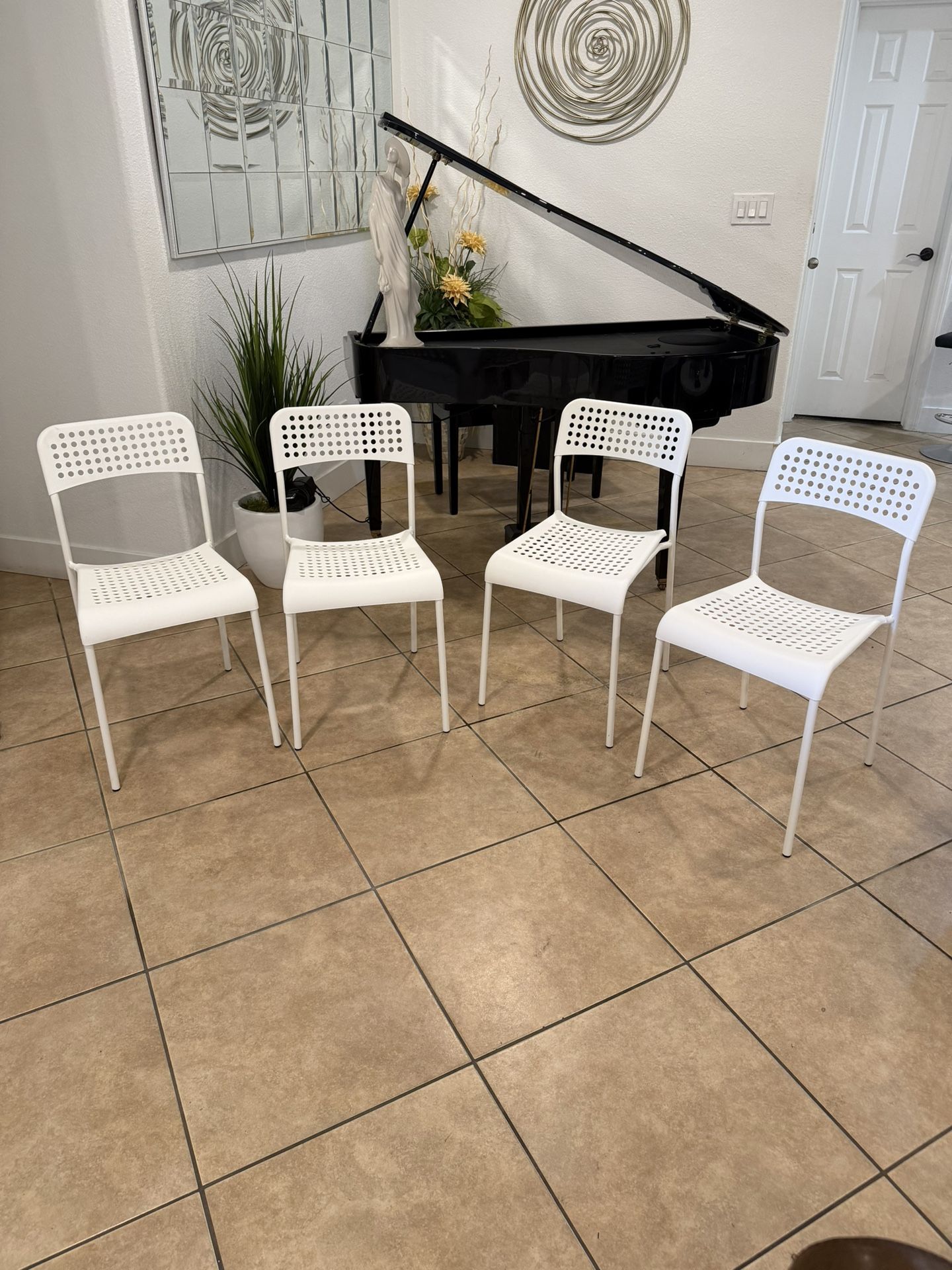 New 4 Elegant White Chairs