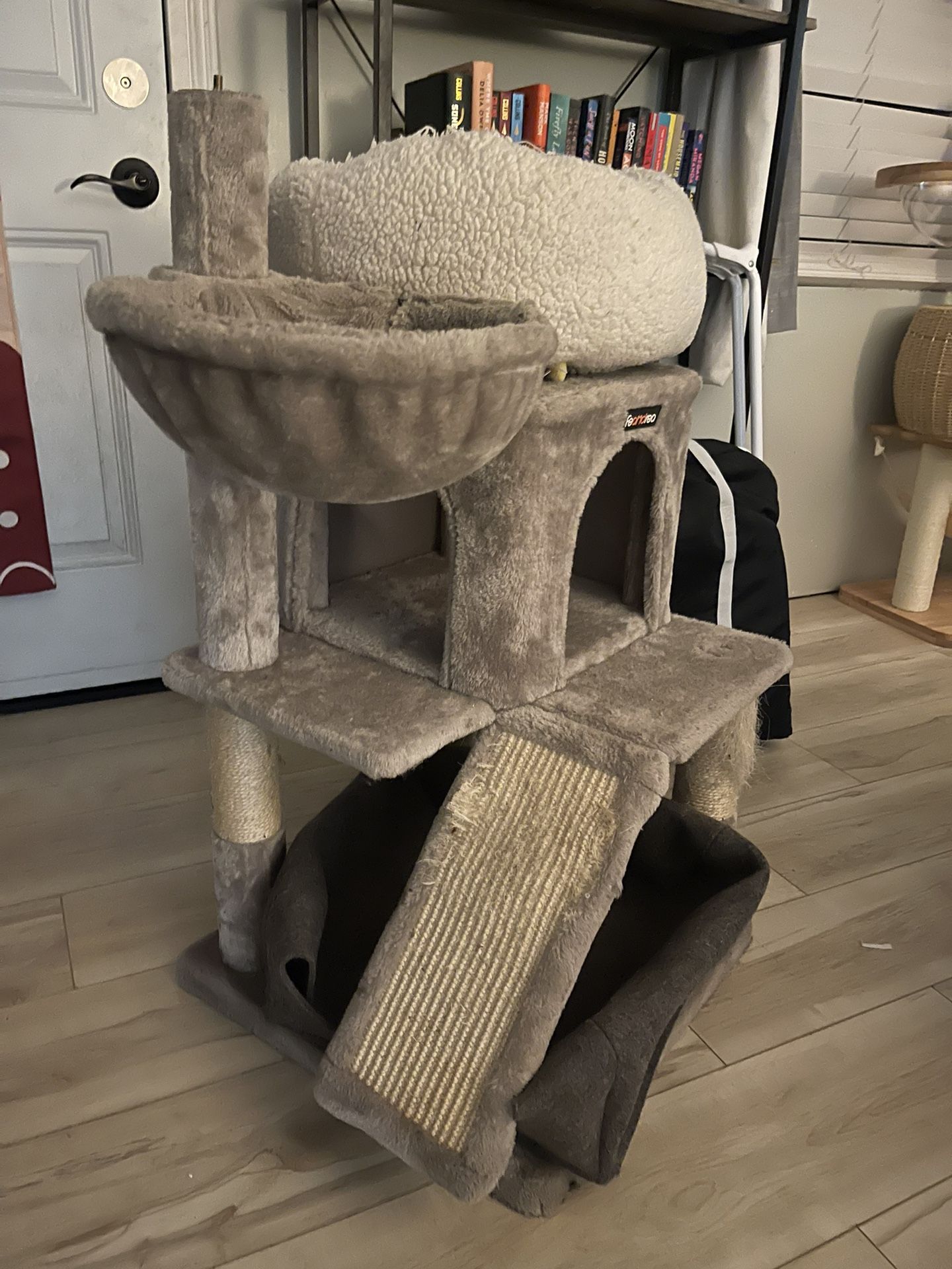 Free Cat Tower for Sale in San Diego, CA OfferUp