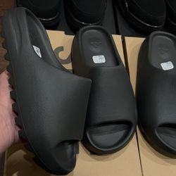 Yeezy Slides Onyx Black Size 8-12