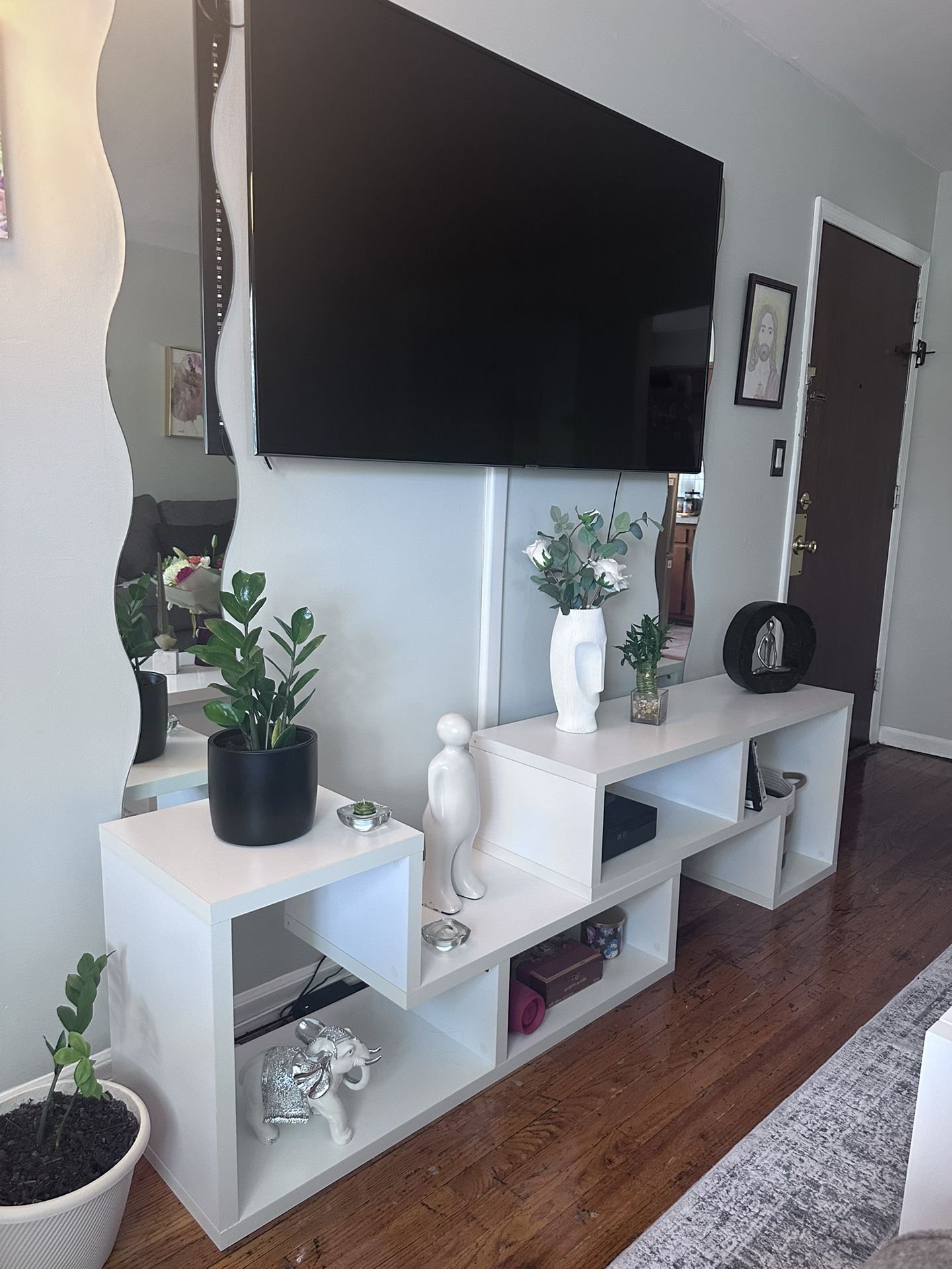 TV Stand (White)