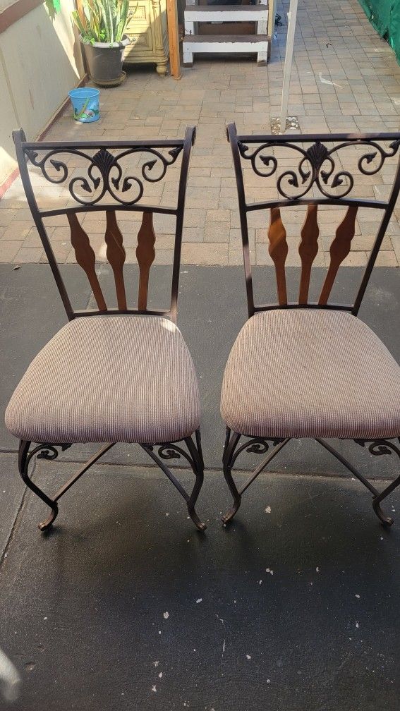 2 Sillas De Fierro .muy Buenas