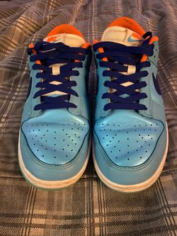 Nike low dunks (size 8)