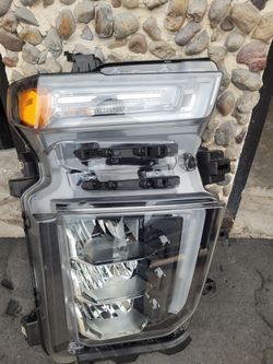 2019-2022 SILVERADO 2500/3500 RIGHT HEADLIGHT