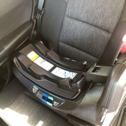 NUNA pipa RELX car seat base