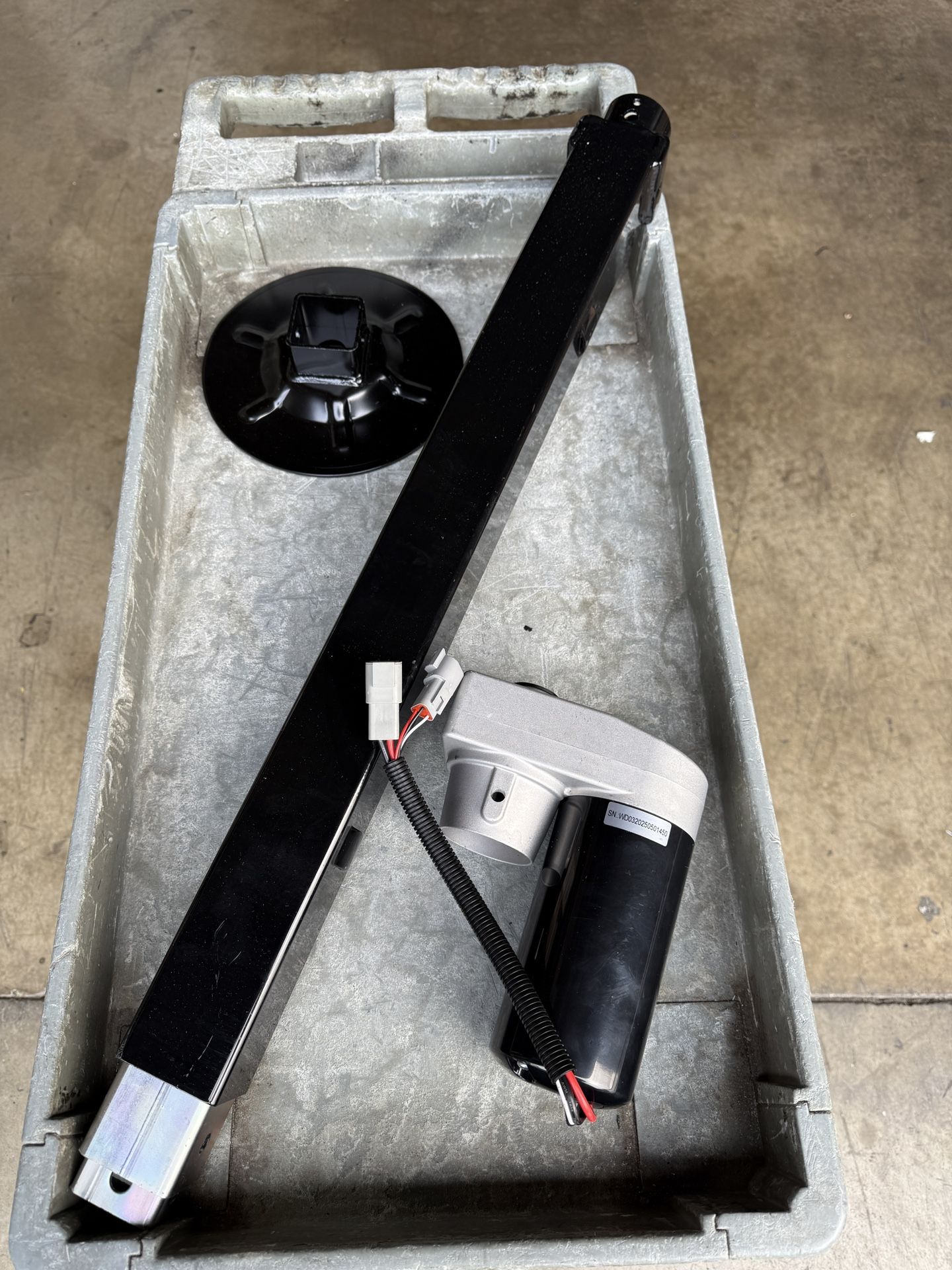 Lippert Components 305340 Front Hall Effect Jack - Left or Right