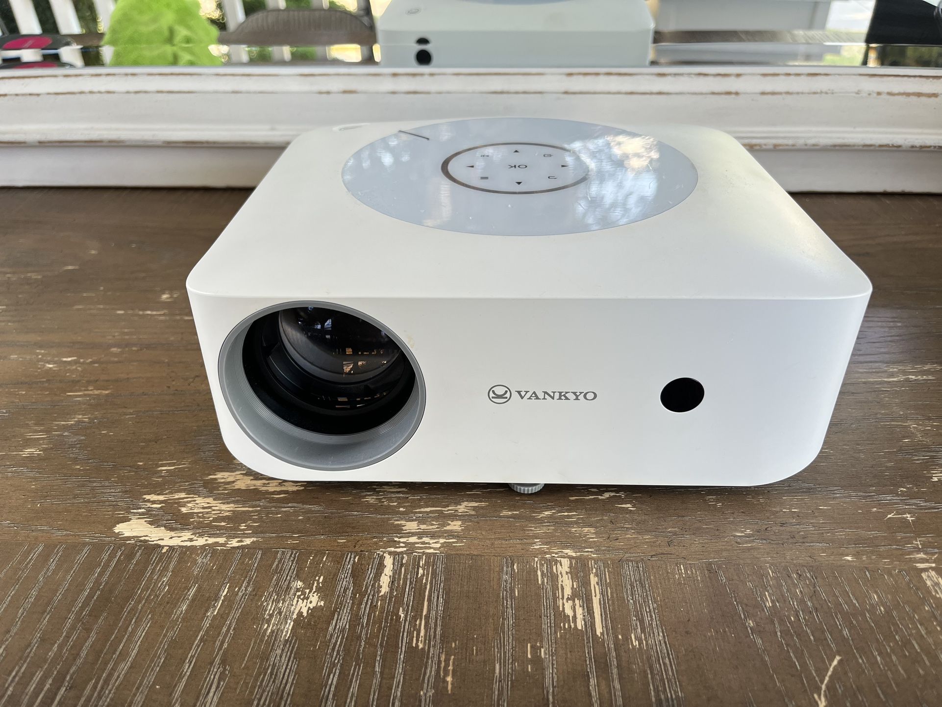 Vankyo Leisure 530W Projector