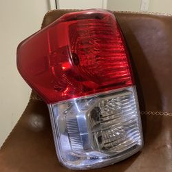 Toyota Tundra Left Rear Tail Light Reverse Light Housing Assembly