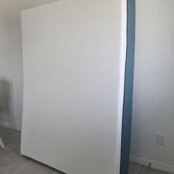 Like New Queen Memoryfoam Mattress