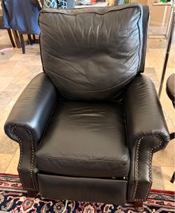 2 Aria Designs Leather Recliners