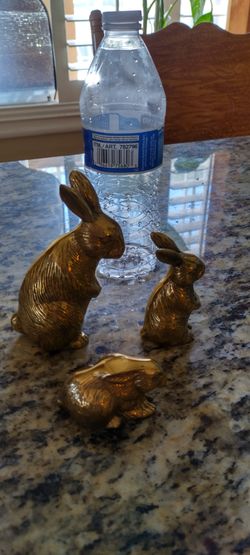 Familia De Conejitos De Bronce