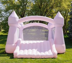 Pink bounce house Size: 16ft