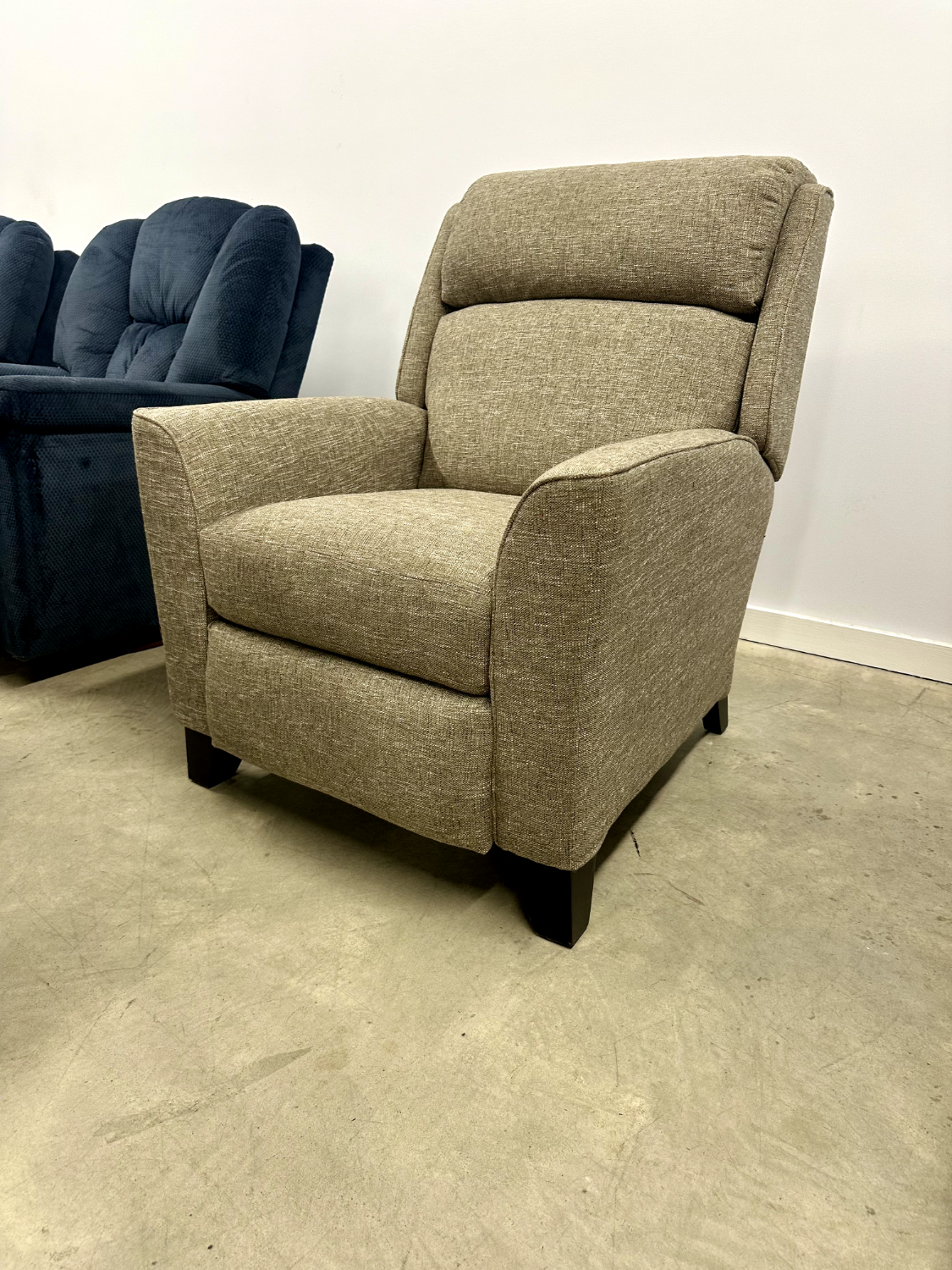 La-Z-Boy Rheeves Recliner - Delivery and Financing Available!