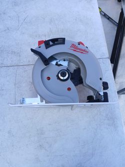 Maquina Milwaukke 18v De 7 un curto solo herramienta