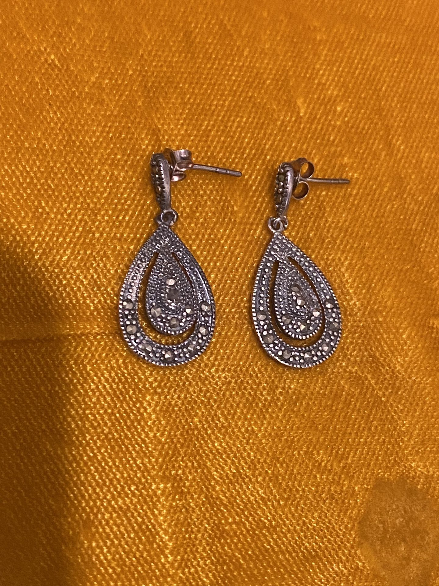 VINTAGE STERLING SILVER EARRINGS IT’S MARKED 925