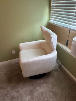 Modern accent swivel chair