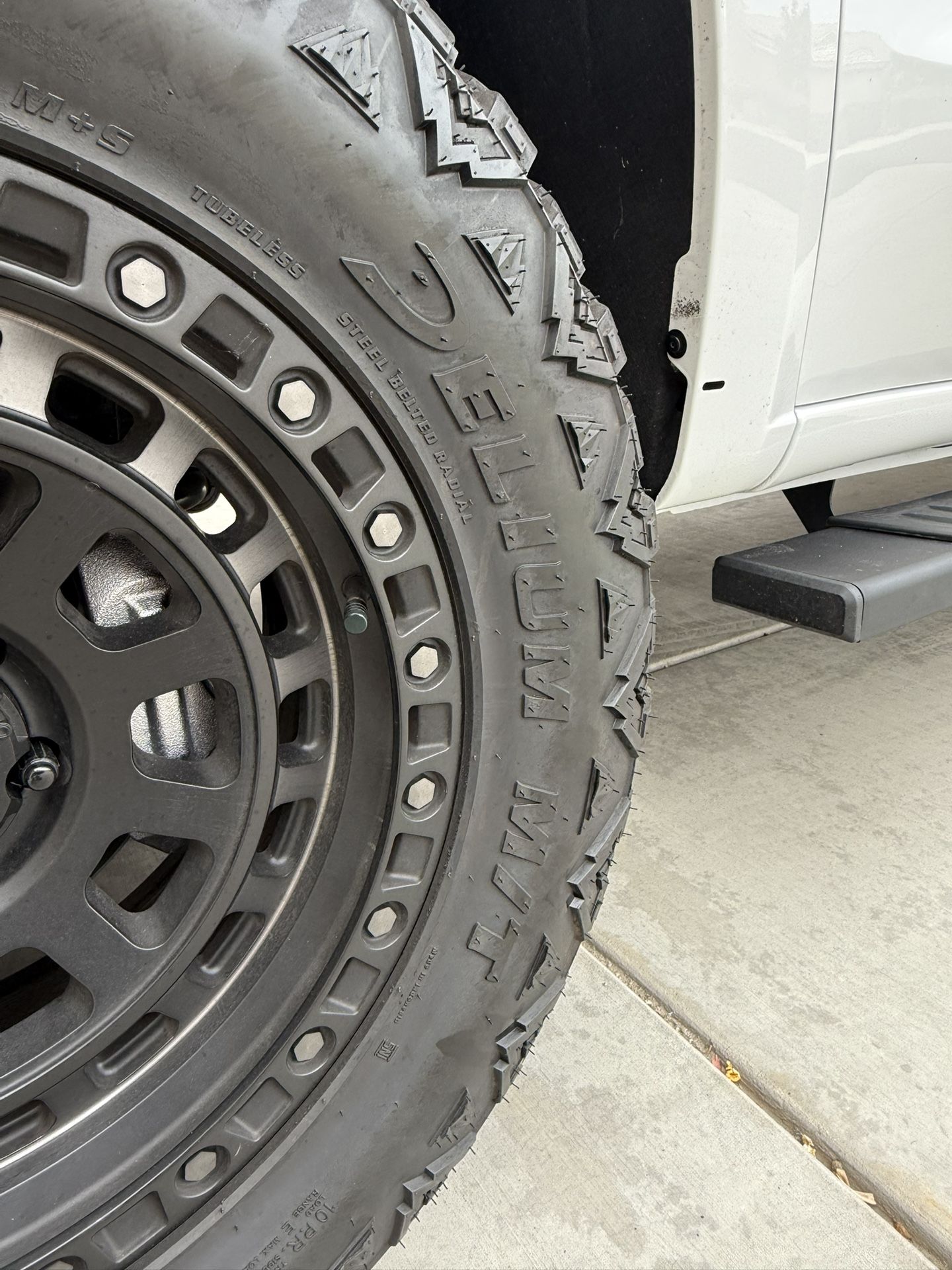 Mudd terrain tires 35x12.50x20