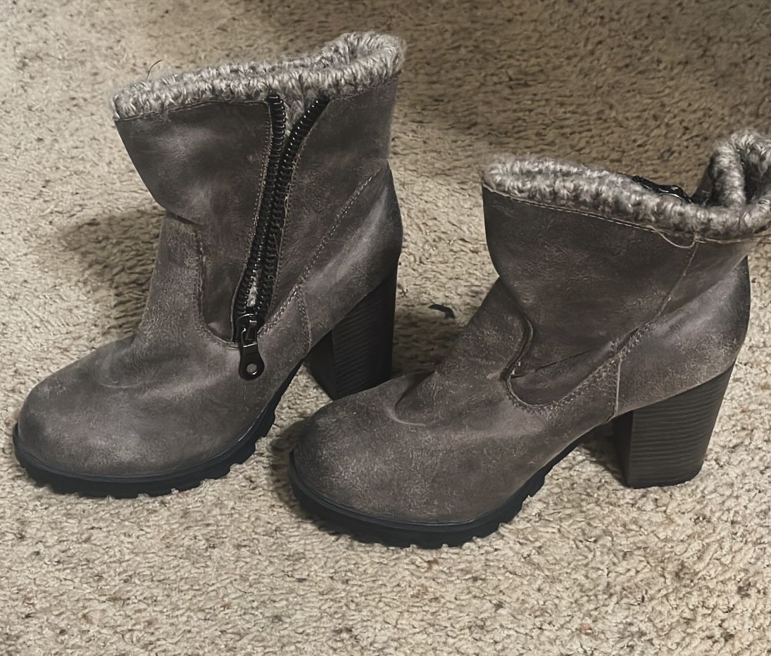 grey women’s boots