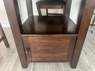 Dining room set with 4 chairs