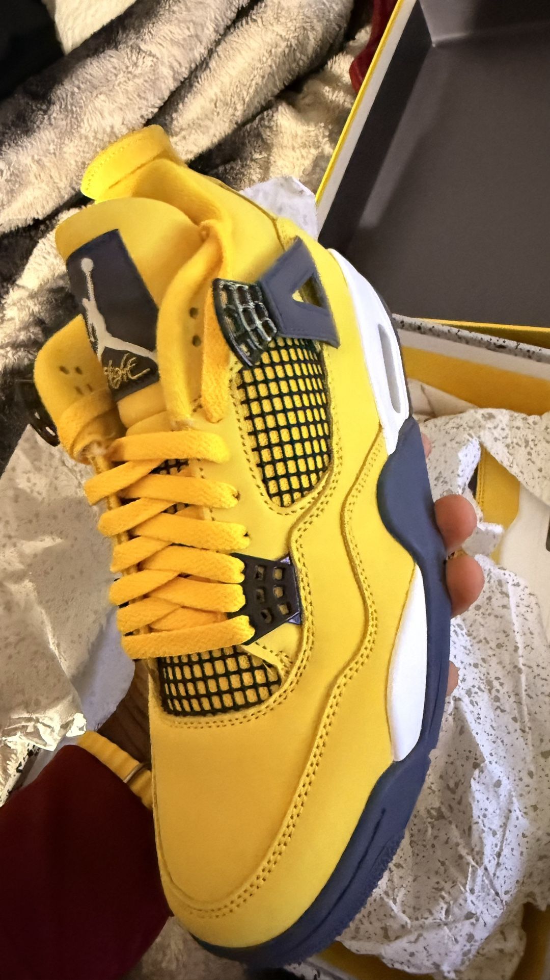 Jordan 4 Lighting Size 9.5