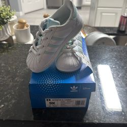 Adidas Superstar Disney edition 