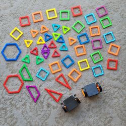 🔥 50 Piece Magnetic Tile Set Similar to Magna Tiles Picasso Tiles Magnet Kids Child Play Toy Game 👀

Overall great pre-owned condition. Clean with n