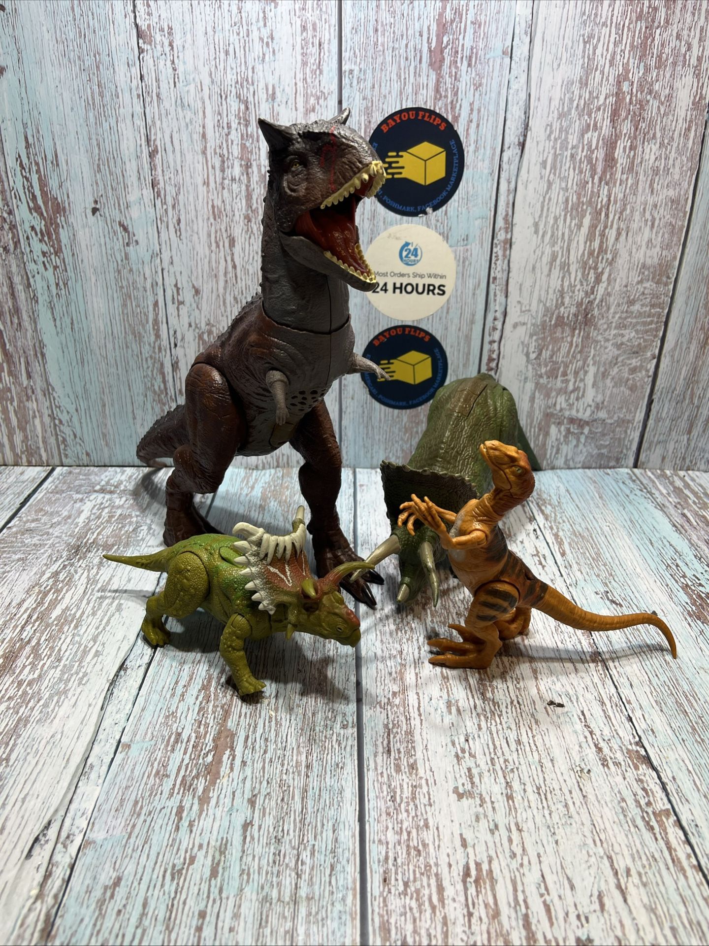 Jurassic World Camp Cretaceous,Triceratops,Velociraptor,Kosmocera.4 Pc Mattel